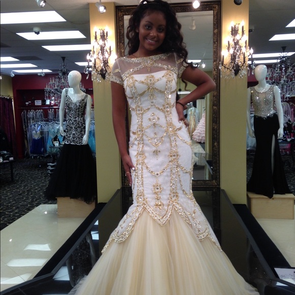 Sherri Hill ivory and gold gown size 0 - Picture 3 of 4